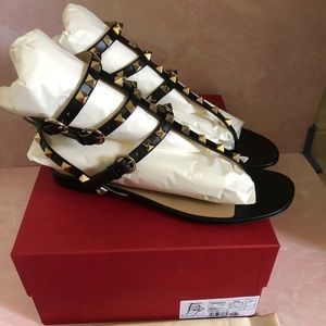 💕SOLD💕Brand New Valentino thong Sandals in Black